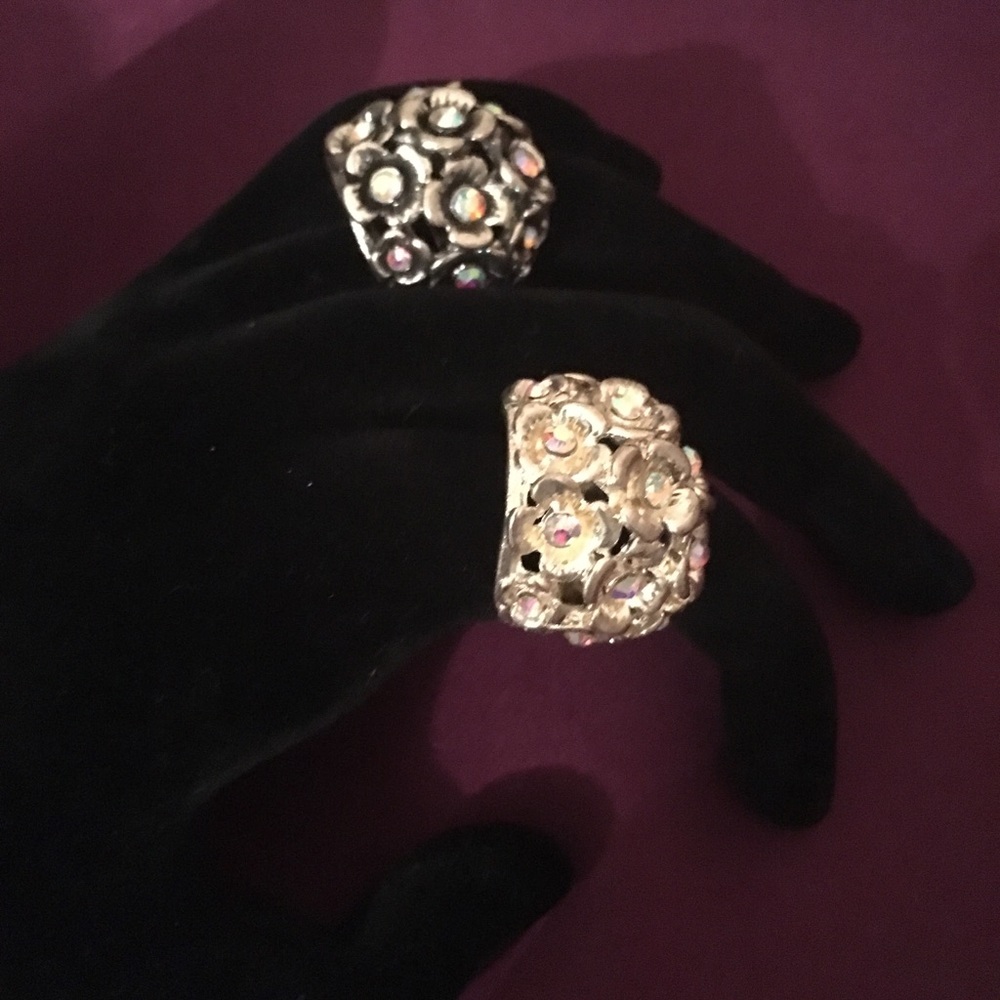 Wholesale Lot “Cluster of Roses” Rhinestone Rings - Picture 3 of 7